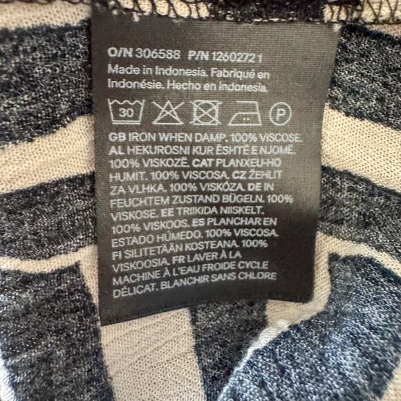 H&M Zebra Stripe Viscose Short Sleeve Shirt | Monochromatic Y2K Vacation Top XXS - Picture 5 of 5